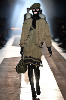 Moschino FALL 2018 MENSWEAR Milan MFW коллекция Moschino осень 2018 мужская неделя моды в Милане Mainstyles